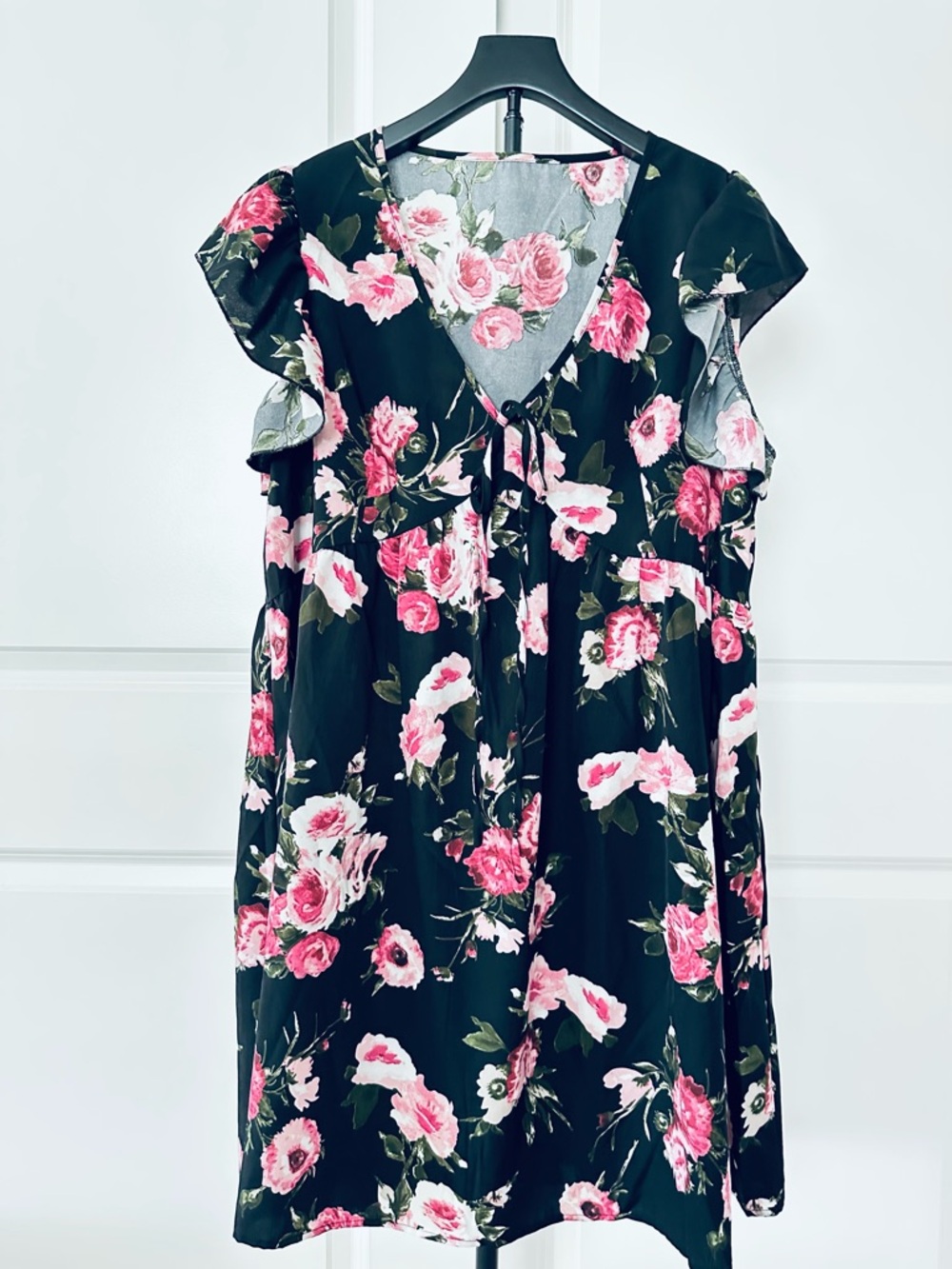 Women’s SHEIN Flutter Sleeves Black Base Pink Florals Size 1XL